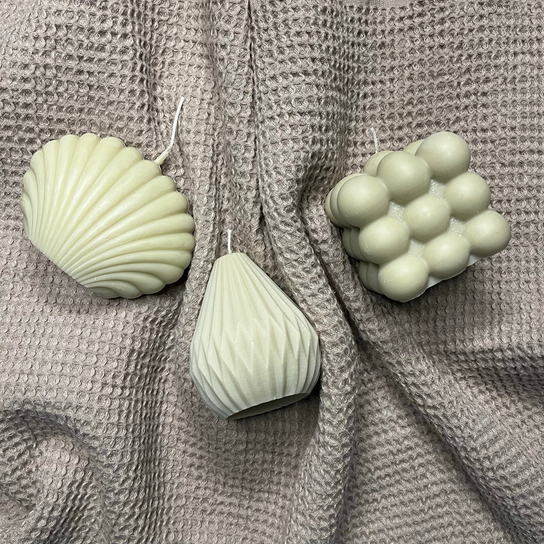 Bubbles Scented Soy Candle - Nude Flame Candles