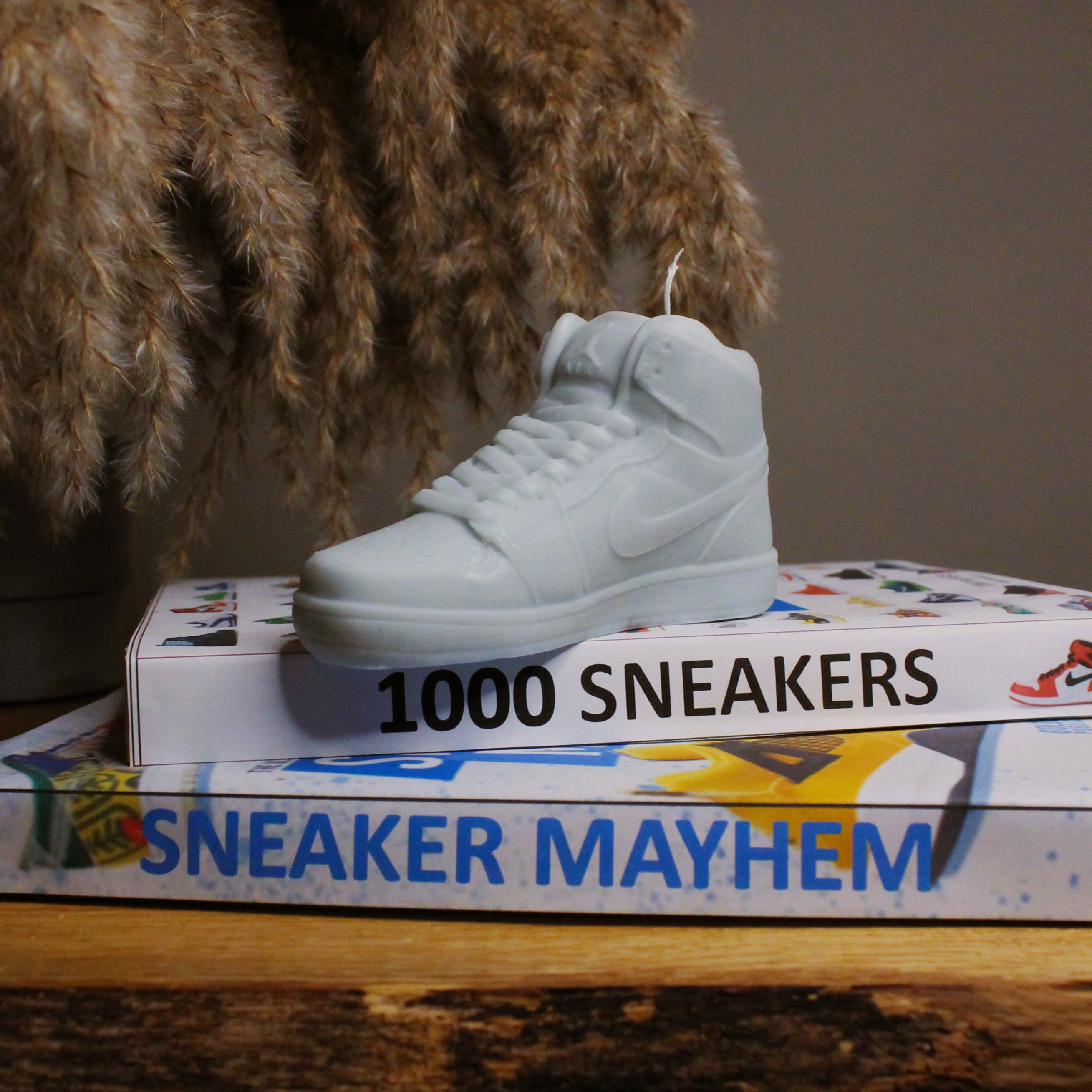 Sneaker Basketball Soy Scented Candle 13cm AJ1 Mid - Nude Flame Candles