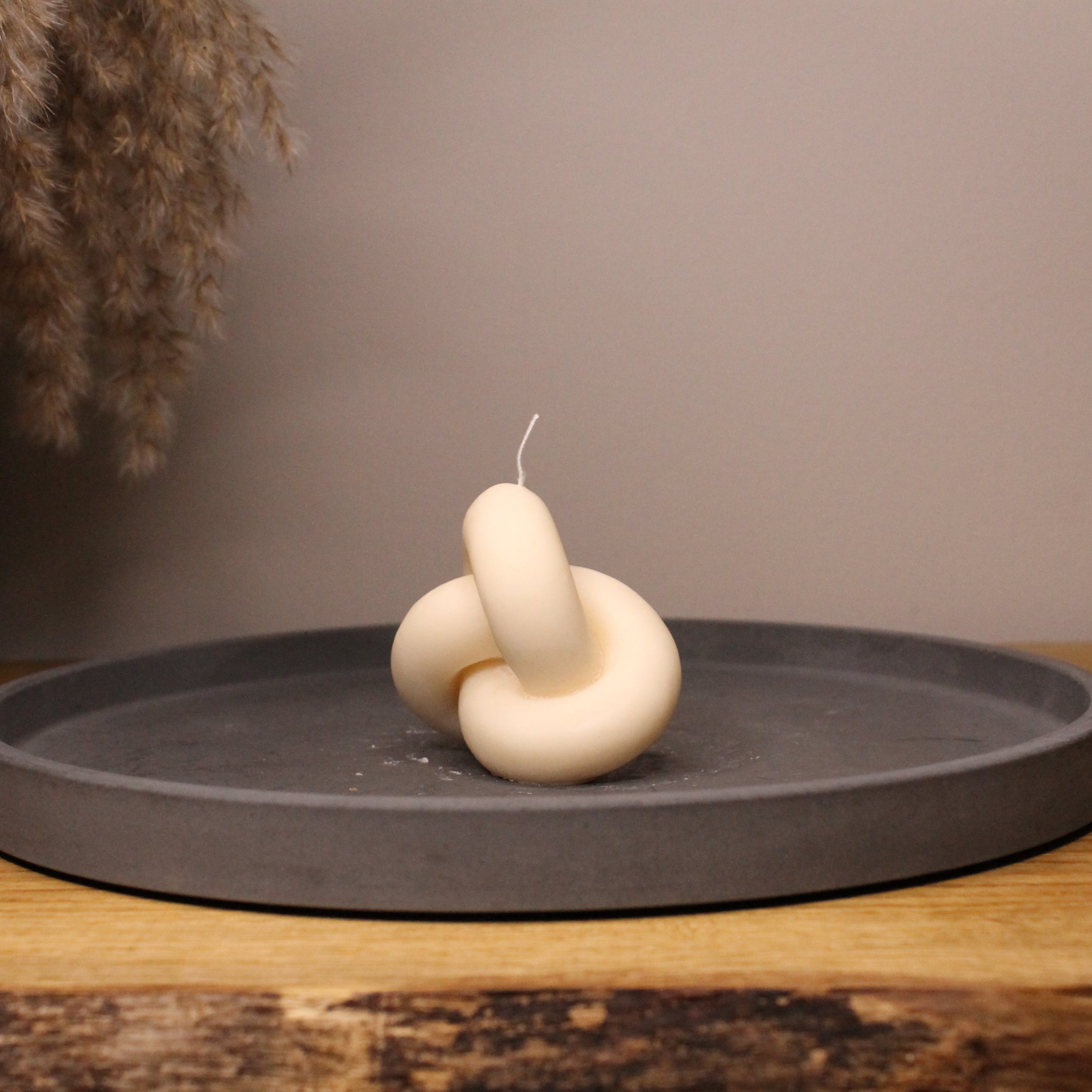 Tangled Knot Soy Scented Candle - Nude Flame Candles